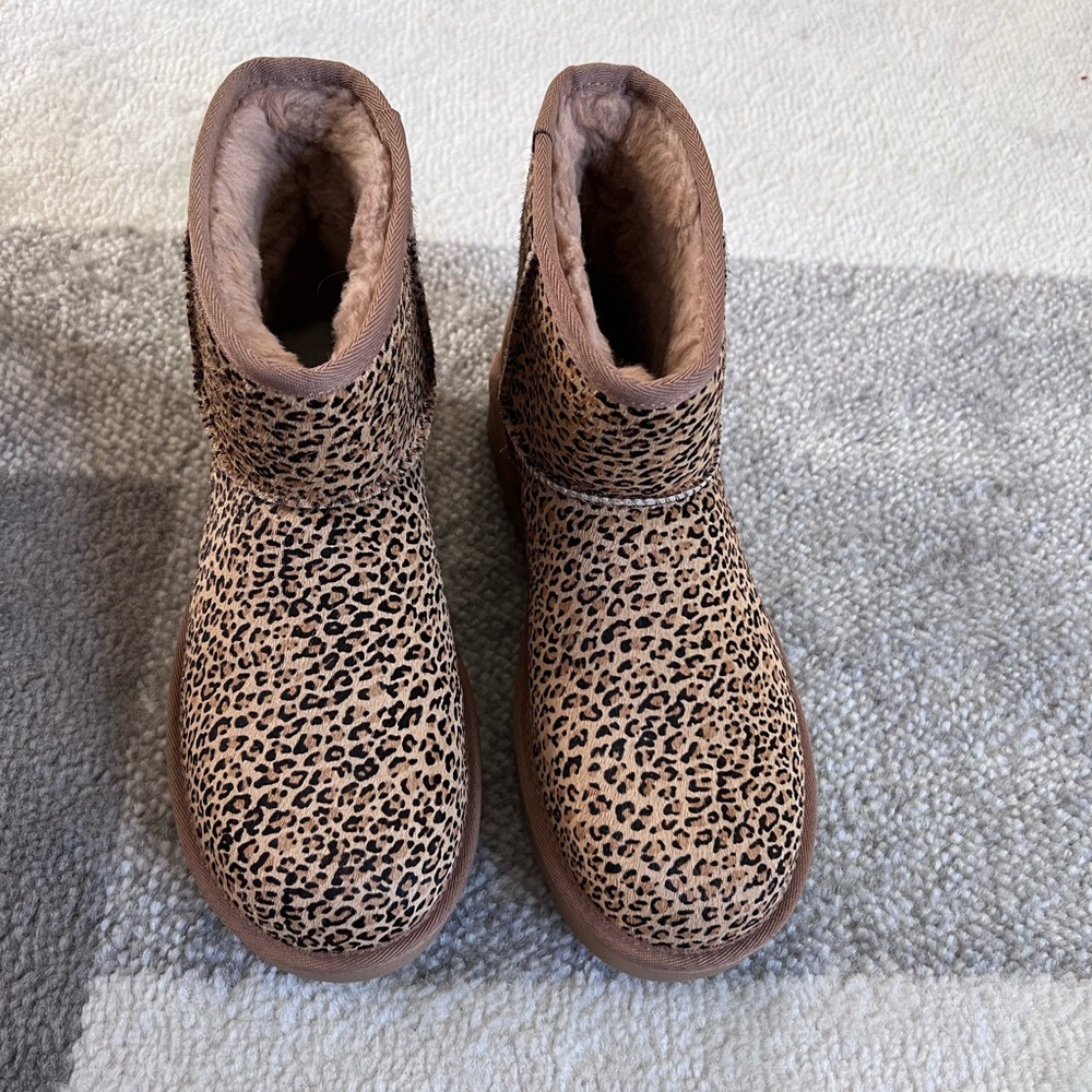 Brand new Ugh classic Mini Speckles